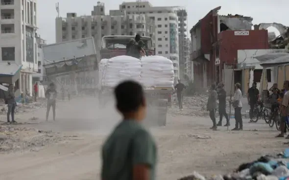 15062024-tan-cong-xe-cho-hang-vien-tro-o-gaza-59439622913051302602930-45019330678118827540606.png
