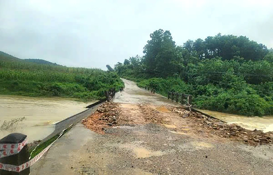1727145878-sap-cau-ben-nha-o-thanh-hoa-di-doi-khan-cap-273-ho-dan-3-7220-widthheight.webp