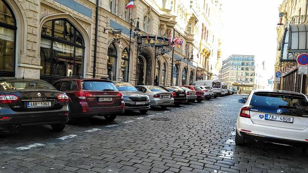 18-parkovani-automobil-vozidlo-doprava_denik-630-16x9.jpg