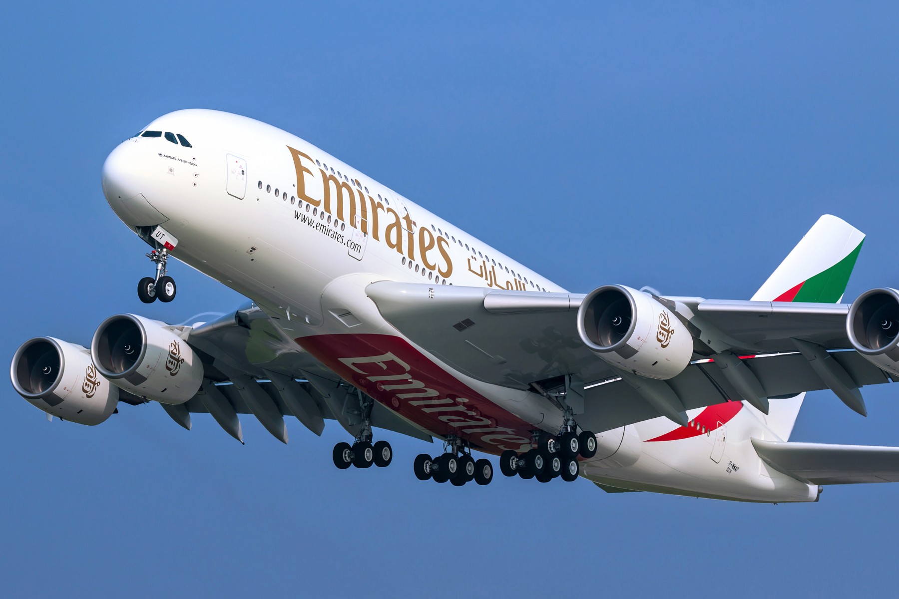 1920_emiratesa380-3.jpg