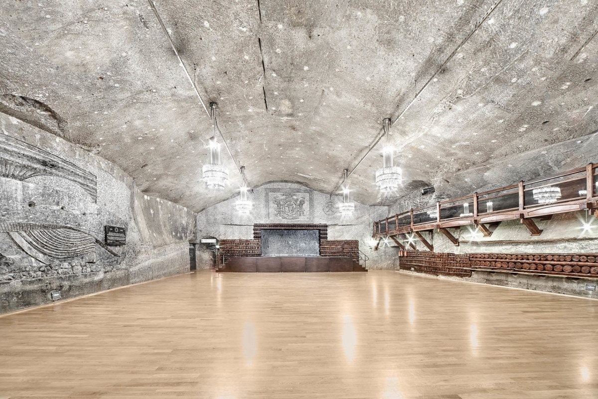 1920px-sala-warszawa-komora-imprezy-kopalnia-soli-wieliczka-1-1591180004-120240219161027.jpg