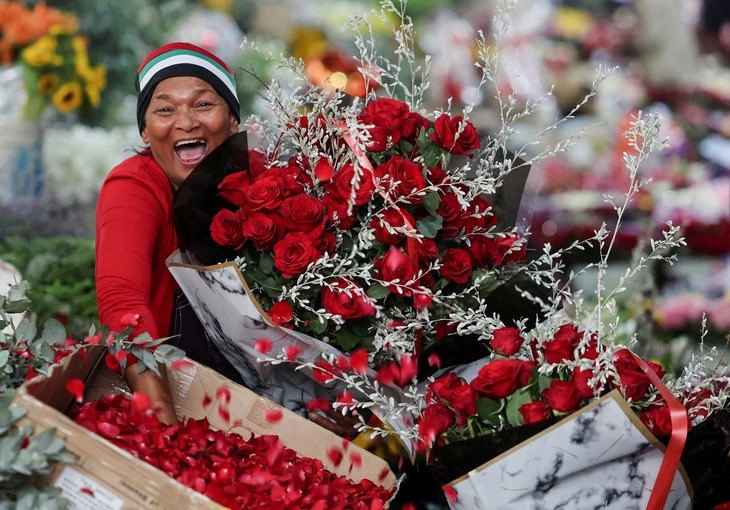 2024-02-14t162518z1584690692rc2f26aslhirrtrmadp3valentines-day-safrica-17079552279741816062670 (1).webp