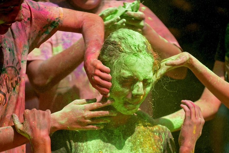 2024-03-25t091307z1758080662rc2ts6arp9q2rtrmadp3festival-holi-india-1711408122770564972872.webp