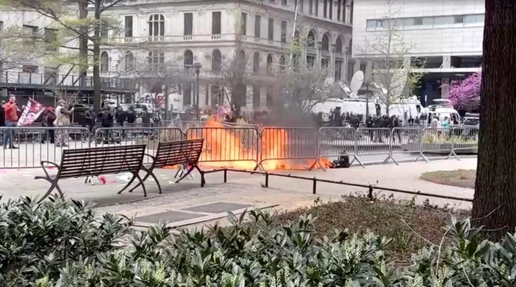2024-04-19t223512z2145541161rc2s97aefvkzrtrmadp3usa-trump-new-york-17135881985601399923799.webp