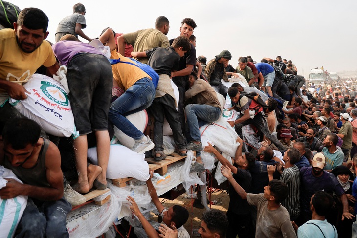 2025-08-12t094855z762473004rc2h5galulrortrmadp3israel-palestinians-gaza-aid-17550884995221782464140.jpg