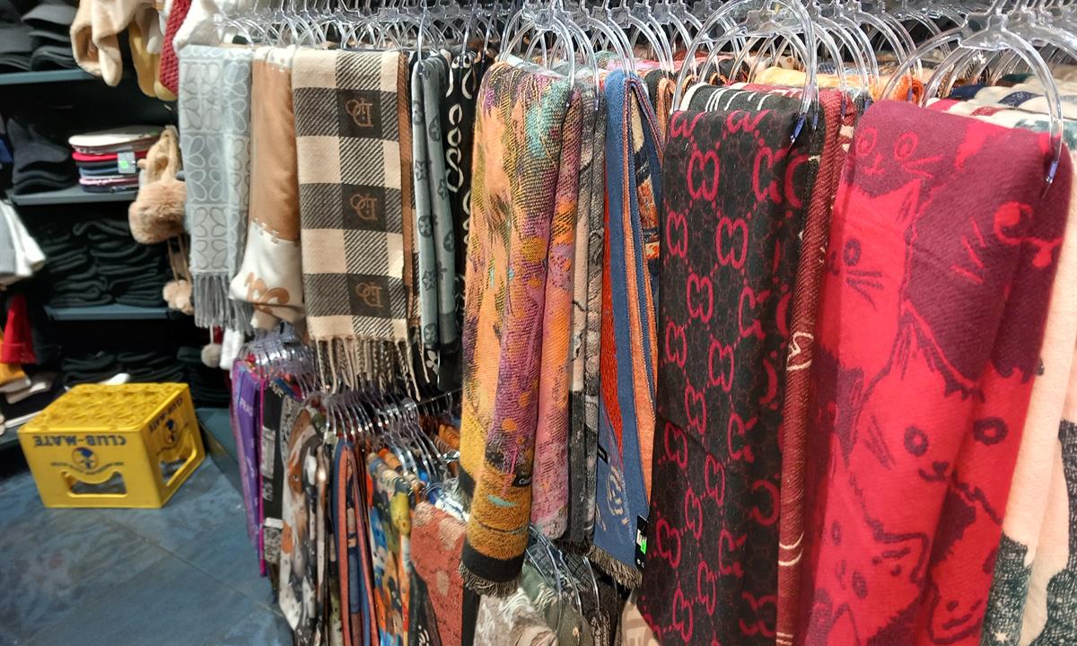 2025-12-9-940výběr textilních padělků je bohužel široký.jpg