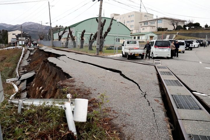 240101081658-01-japan-earthquake-010124-wajima-19373374.jpg