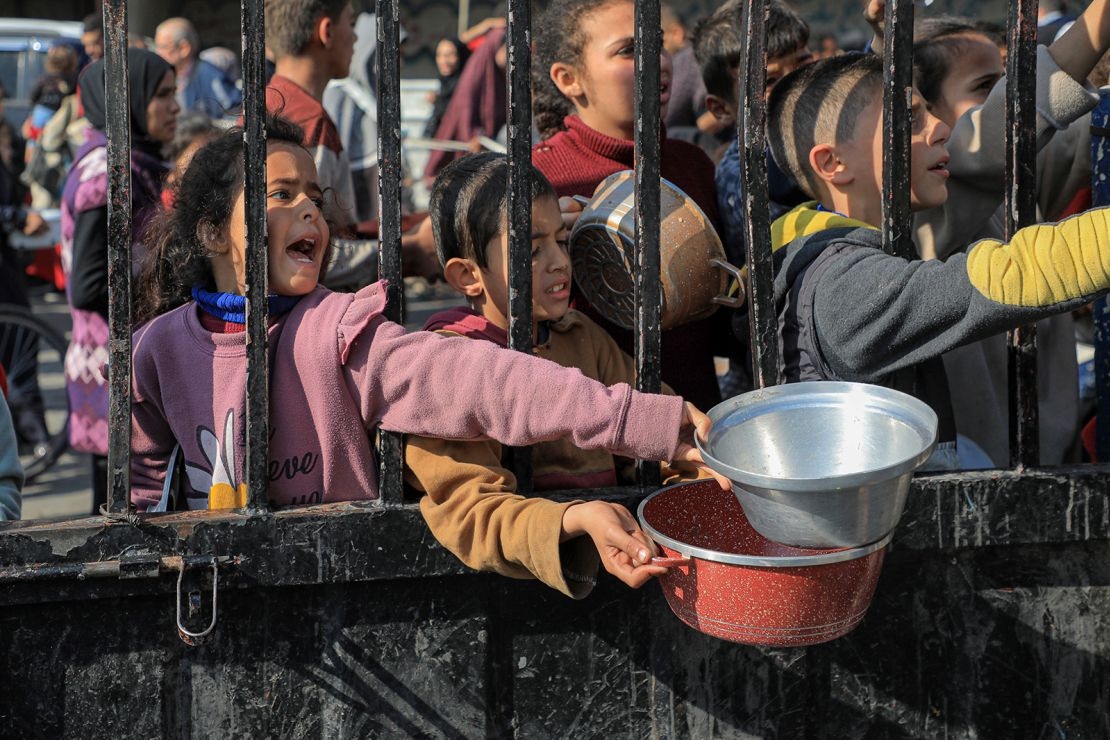 240116133830-02-food-relief-123123 (1).jpg