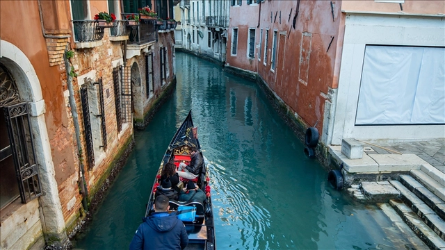 24112023-venice-thu-nghiem-thu-phi-du-lich-2-17008057373062059819941.webp