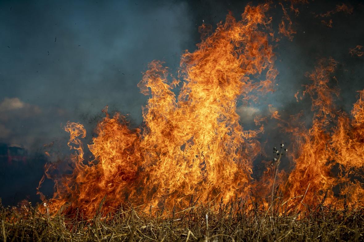 2701629-fire-6706673_1280.jpg