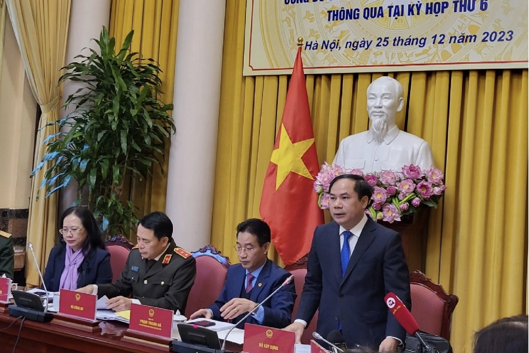Ảnh màn hình 2023-12-25 lúc 07.44.13.png