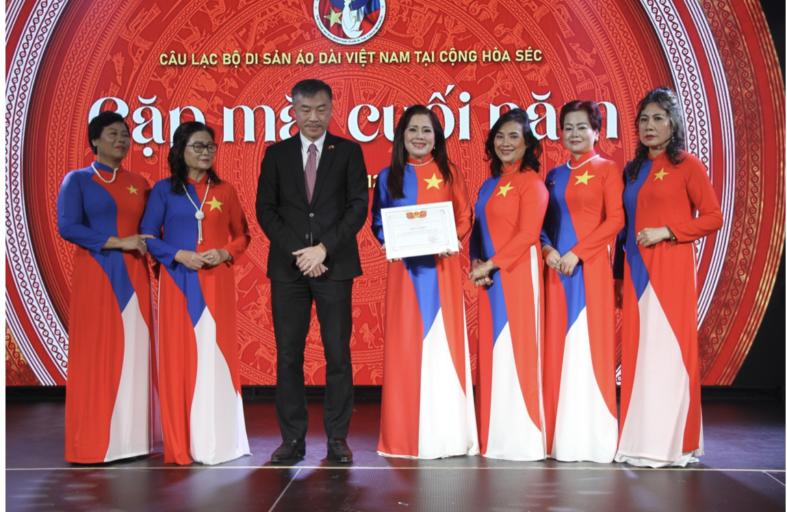 Ảnh màn hình 2025-12-08 lúc 06.34.42.png