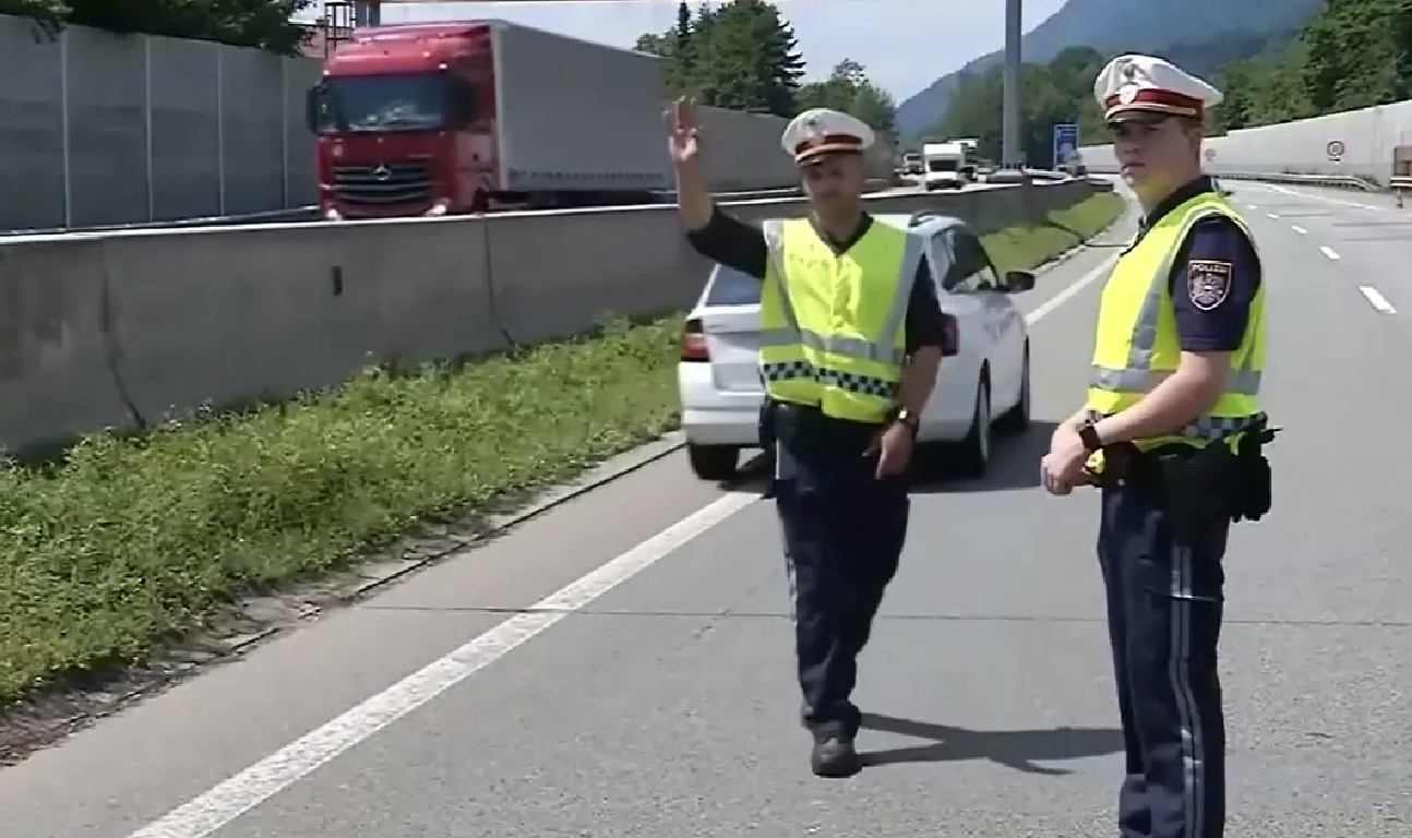 Ảnh màn hình 2025-12-14 lúc 08.02.54.png