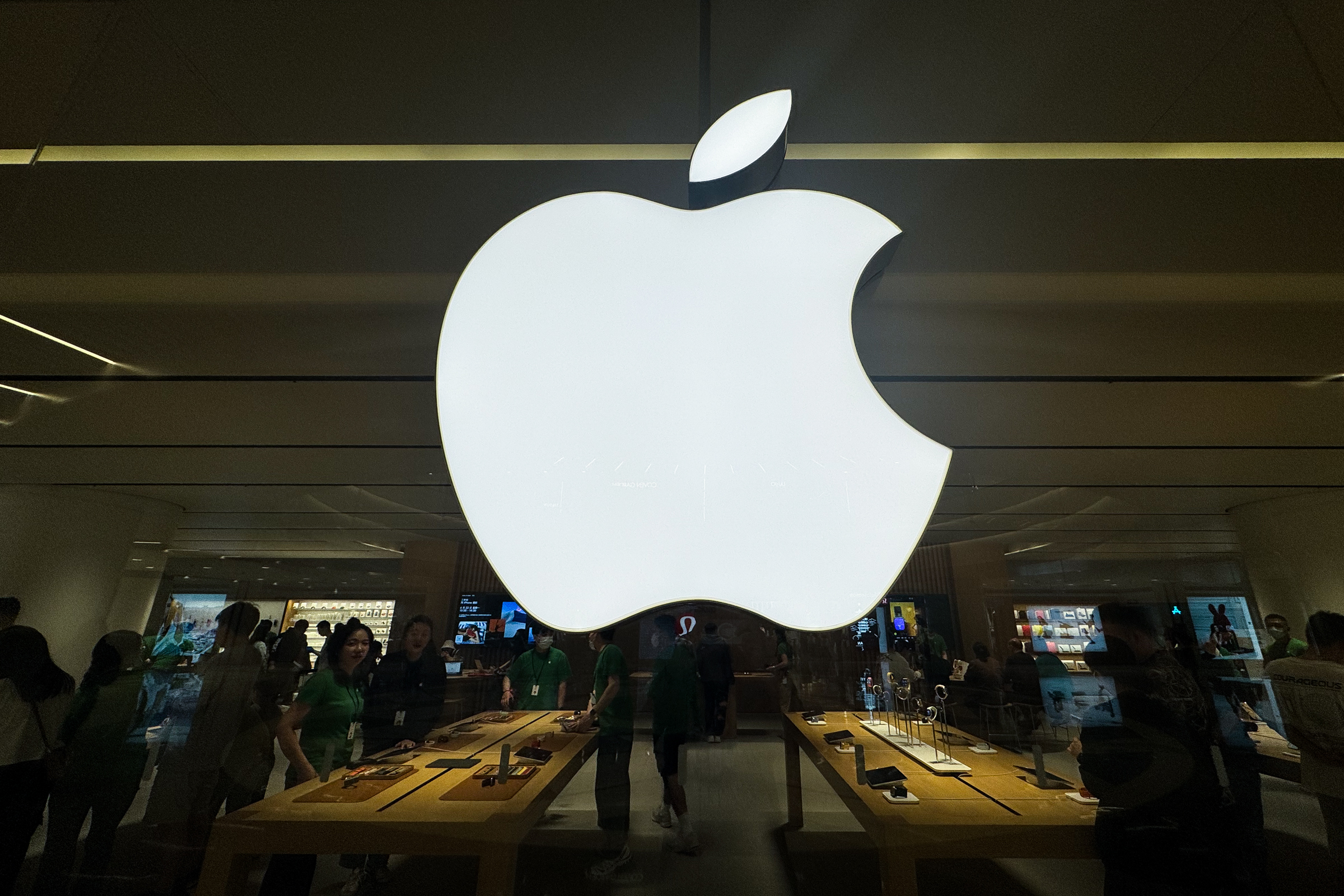 Apple-Store-4515-9421-1725977813.jpg