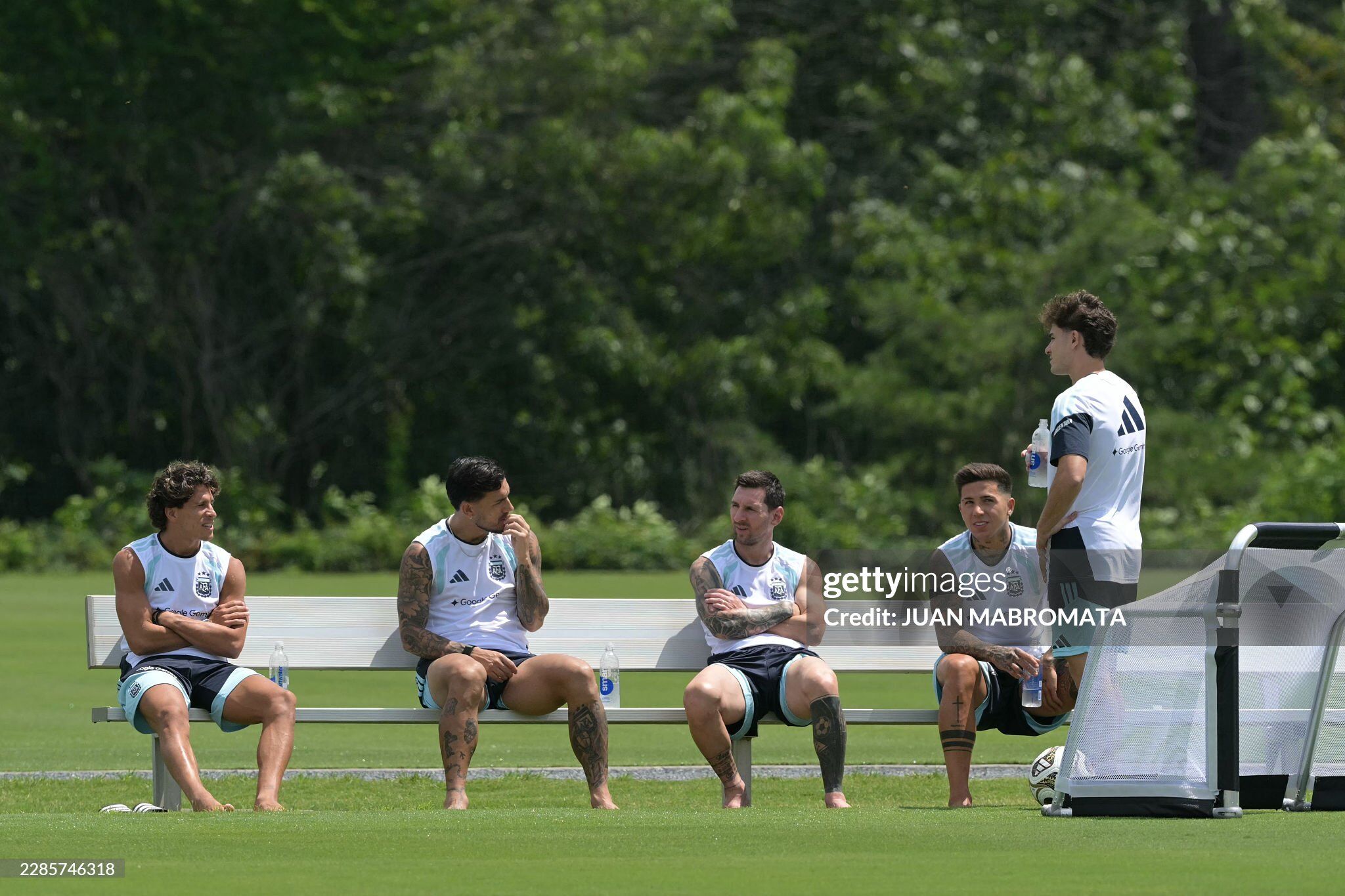 Argentina-so-tai-Tay-Ban-Nha-Sieu-sao-Messi-gay-sot-voi-tuyet-chieu-tap-messi-argentina-t---p-luy---n-7-1784369189-811-width2048height1365.jpg
