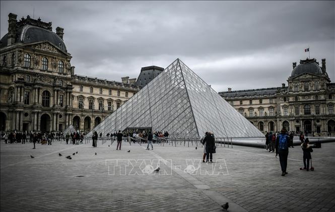 Bảo tàng Lourve.jpg