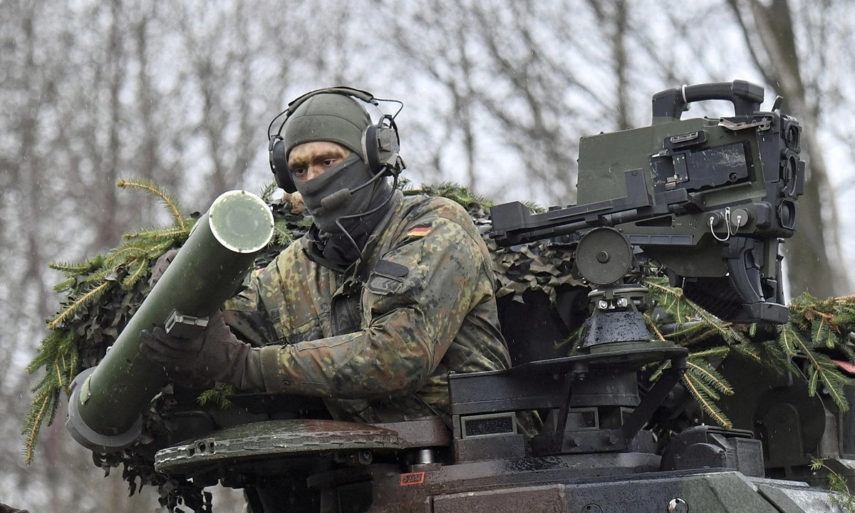 Binh sĩ Nato.webp