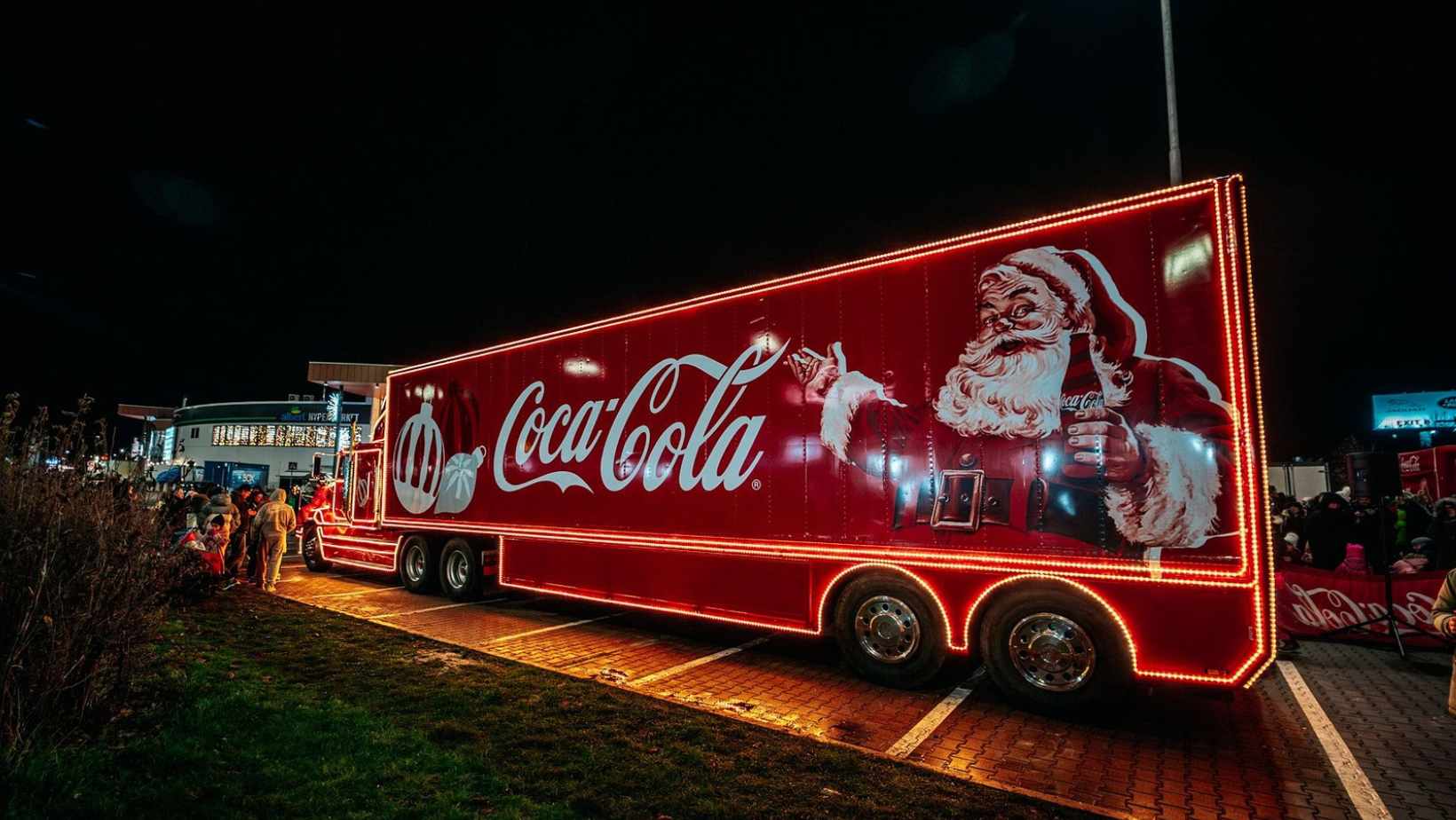 Coca-Colas-Christmas-Truck-prague.jpg