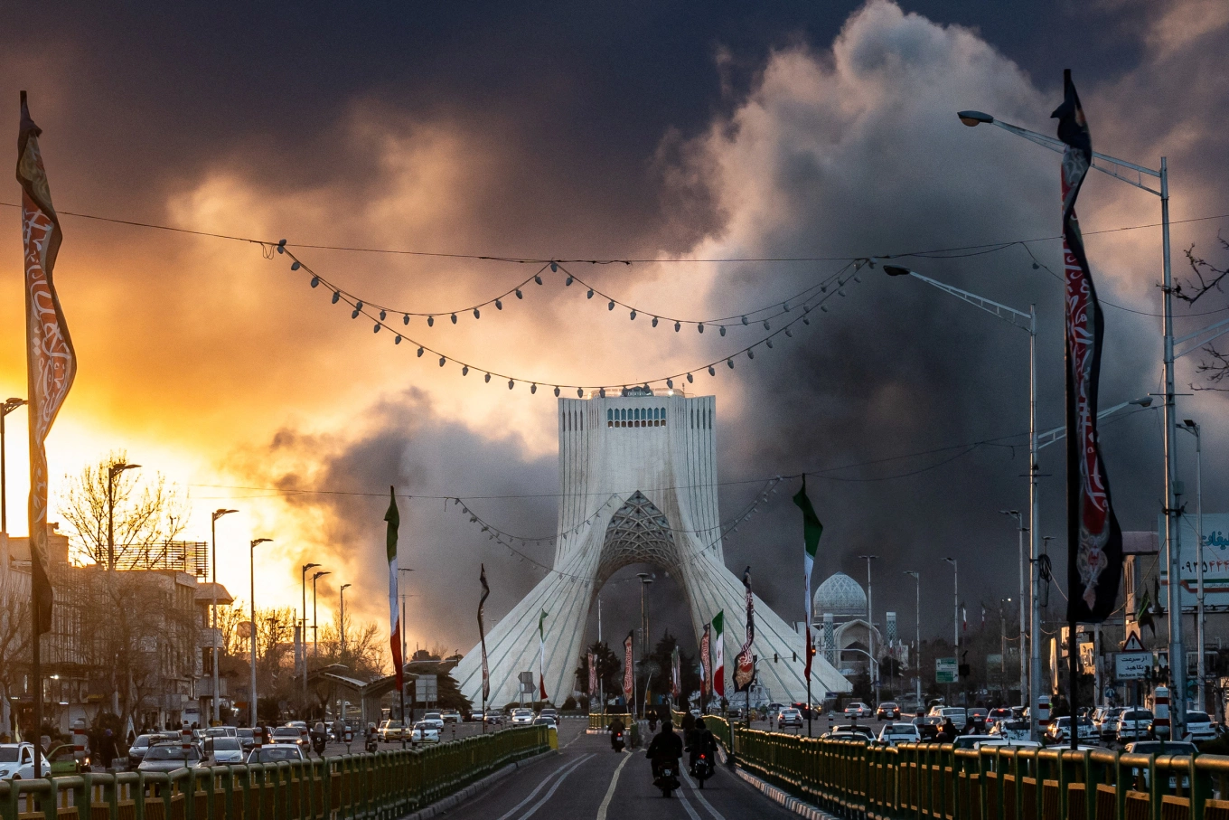 Cột khói Tehran.webp