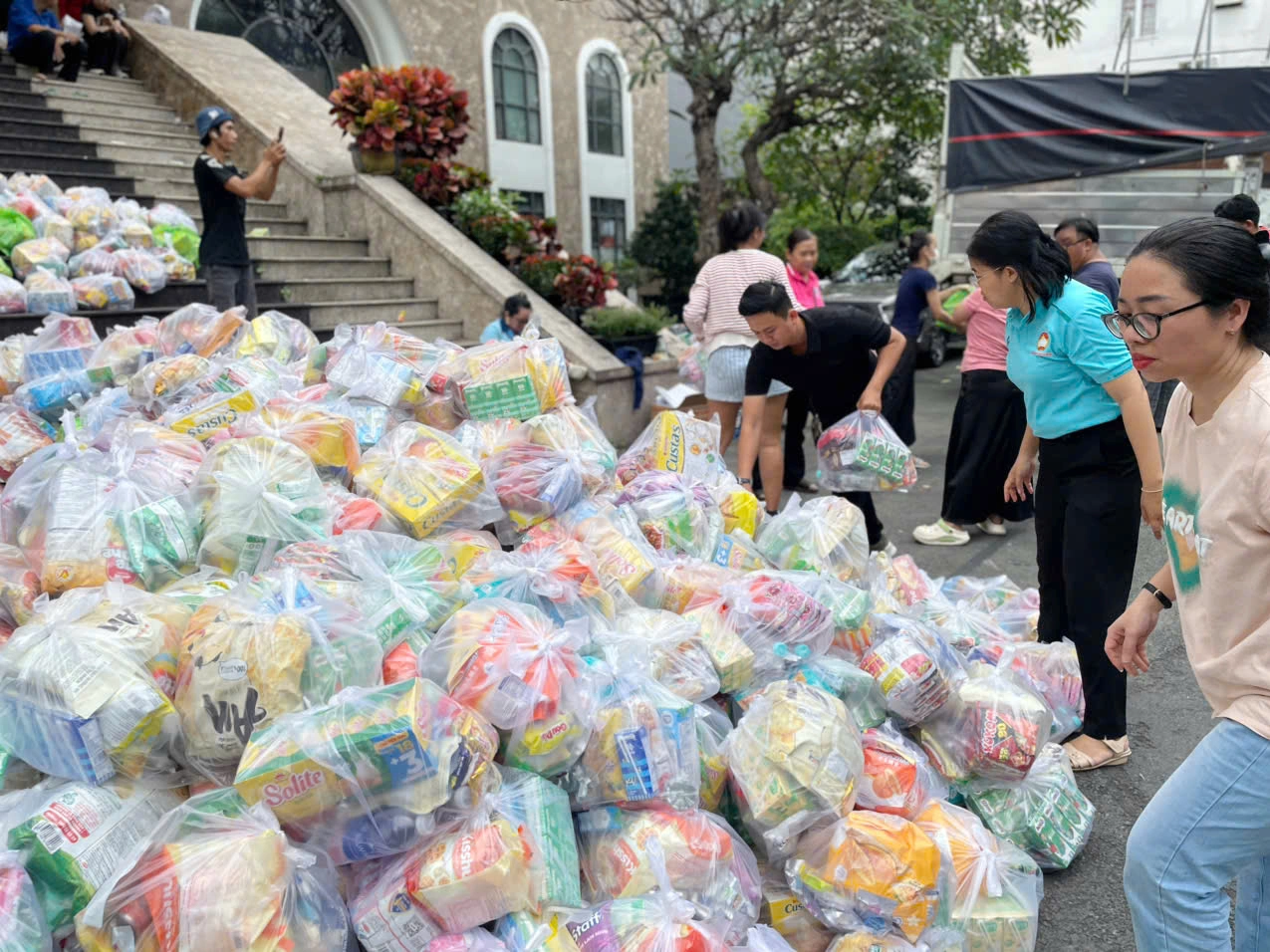 Cứu trợ miền trung 1.png