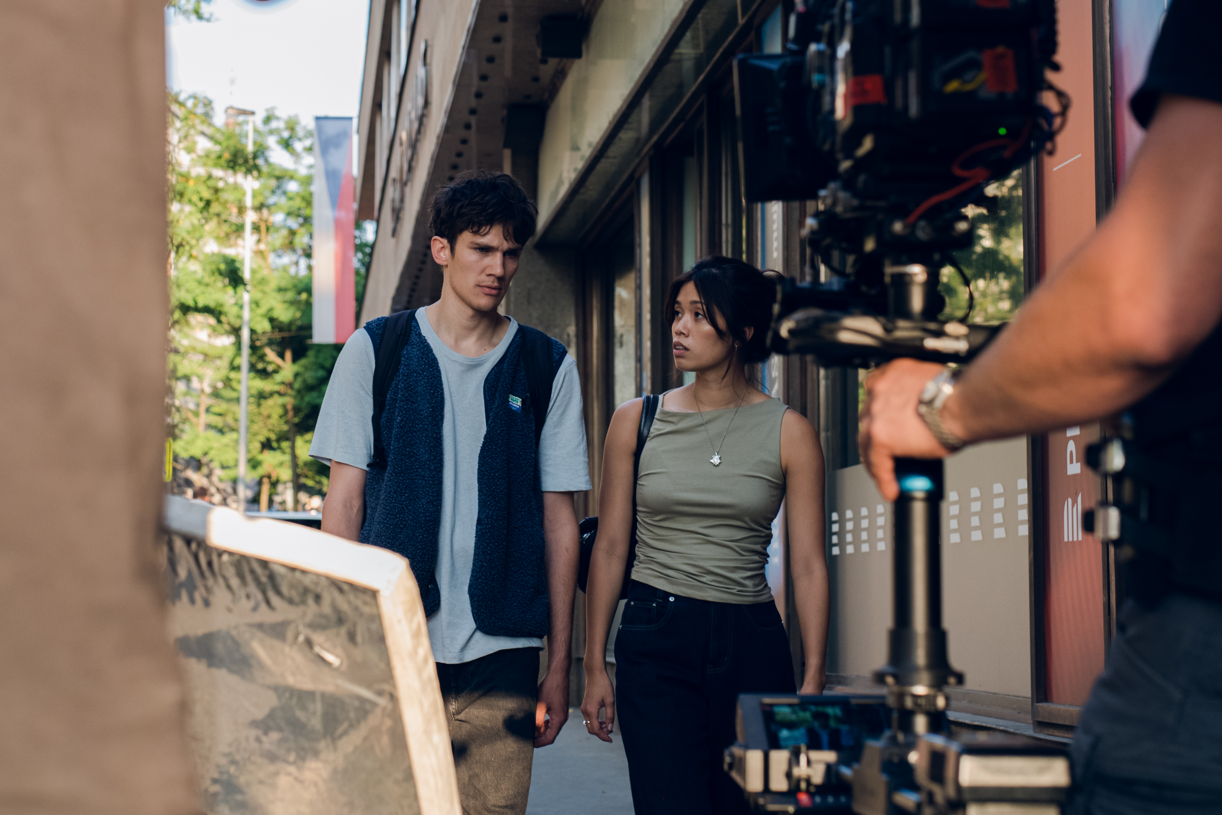 Foto kredit_ Květ Nguyen, BTS Mezi světy.jpg