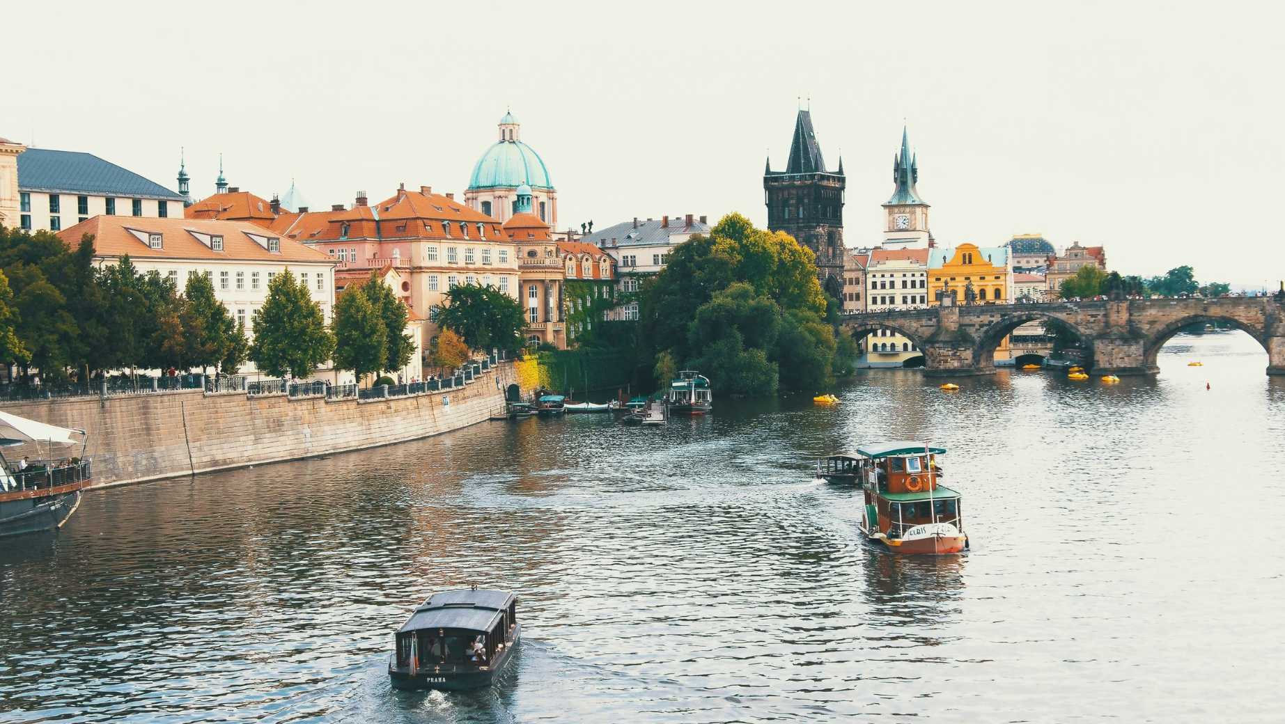 Guide-to-Buying-Property-in-Prague-as-an-Expat.jpg