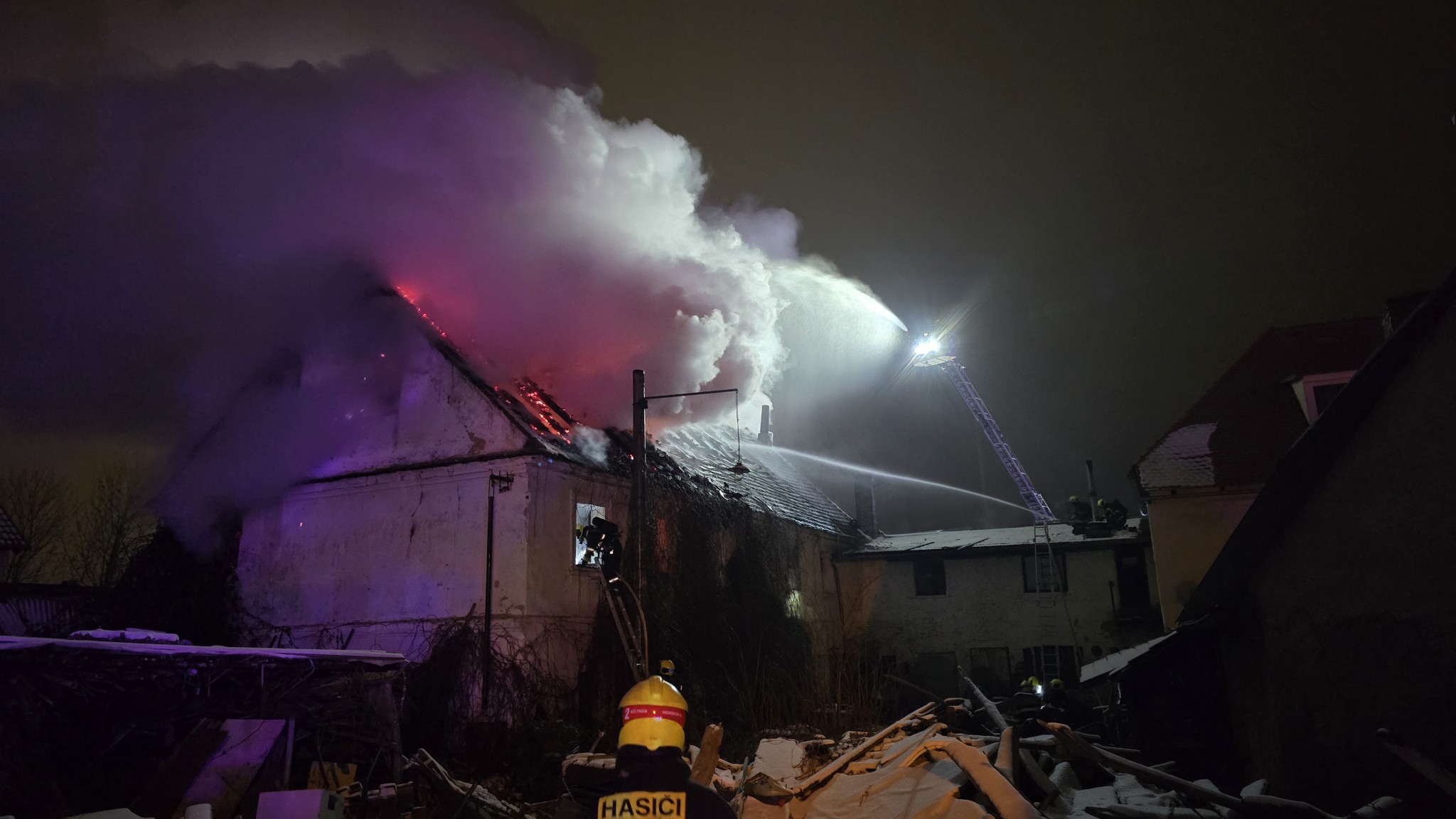 HAQQV5jWcAEvi6_.jfif