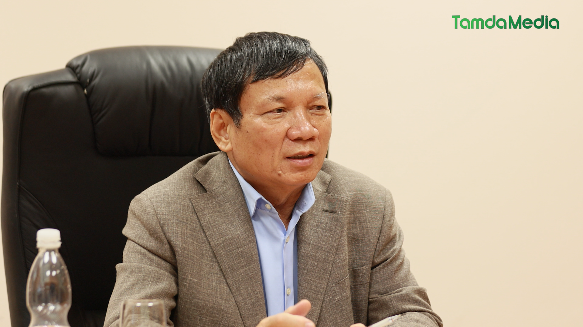 HINH THO.04_20_08_17.Still002.bmp