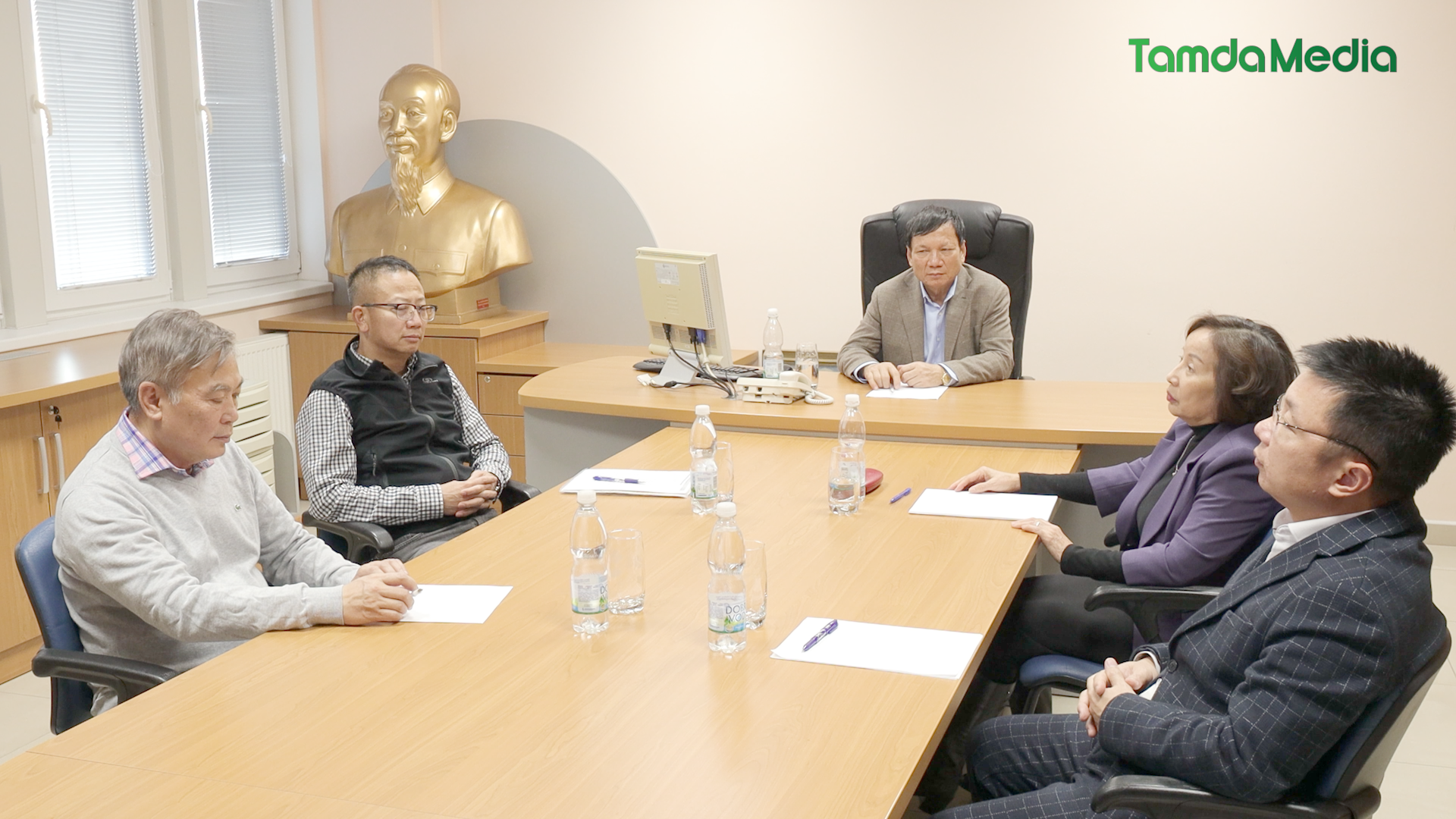 HINH THO.04_20_13_10.Still004.bmp