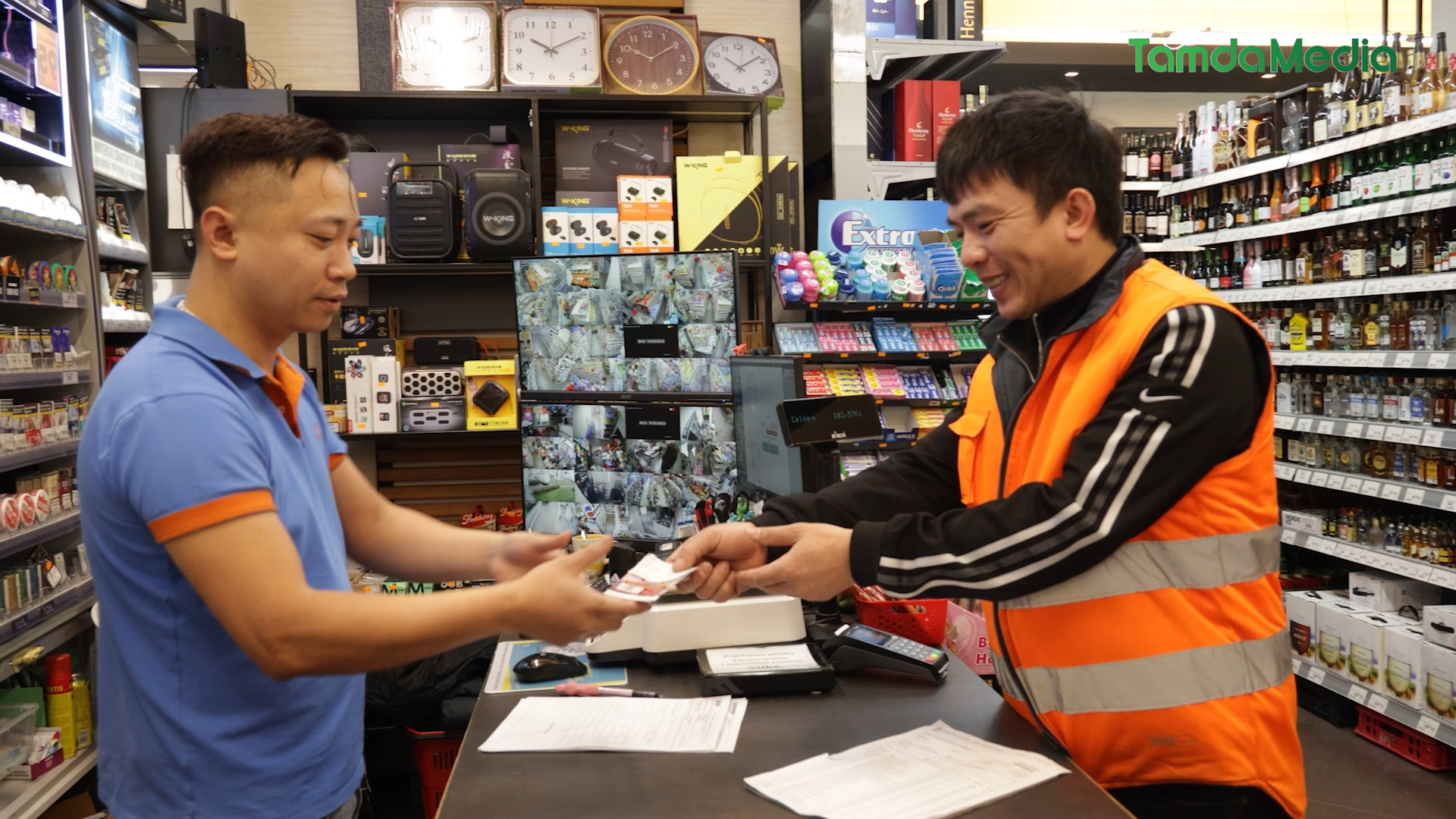 HINH THO.04_20_55_21.Still008.bmp