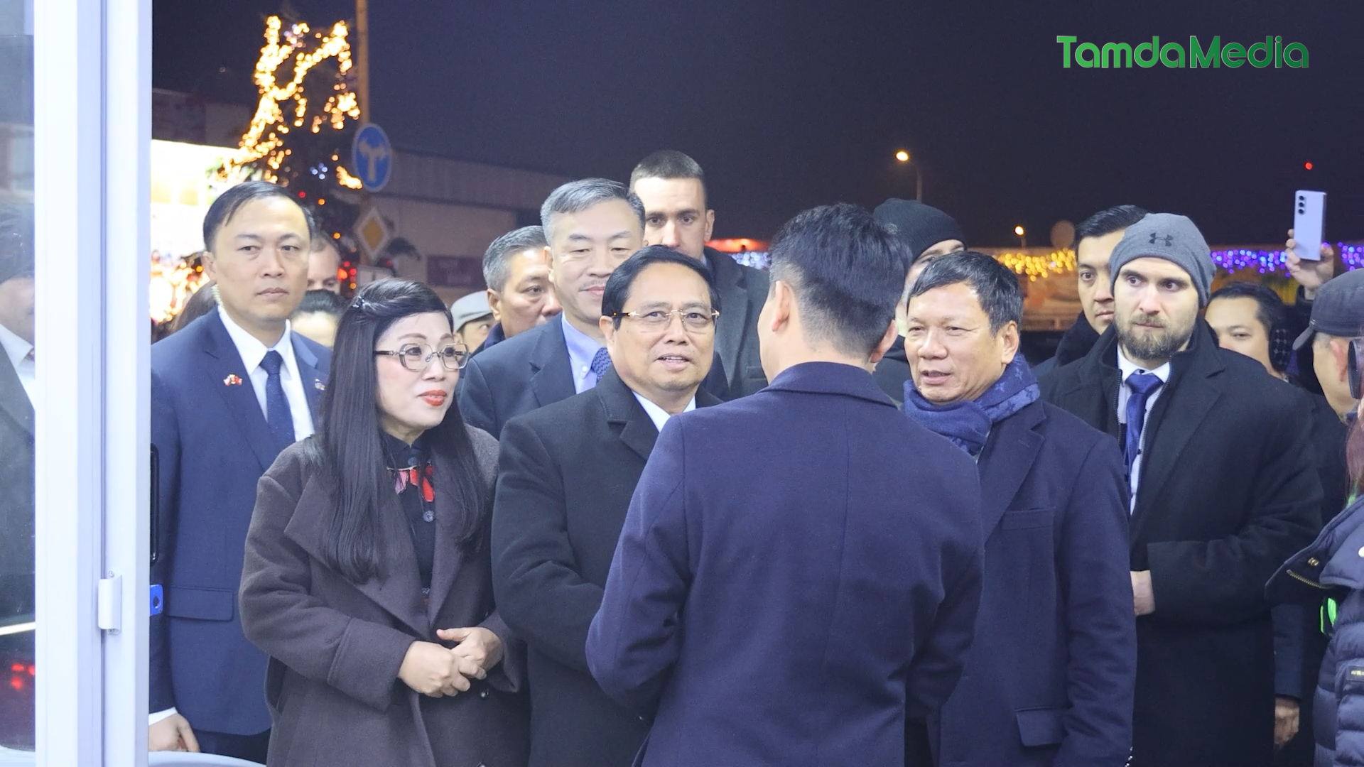 HINH THO.04_23_05_07.Still011.bmp