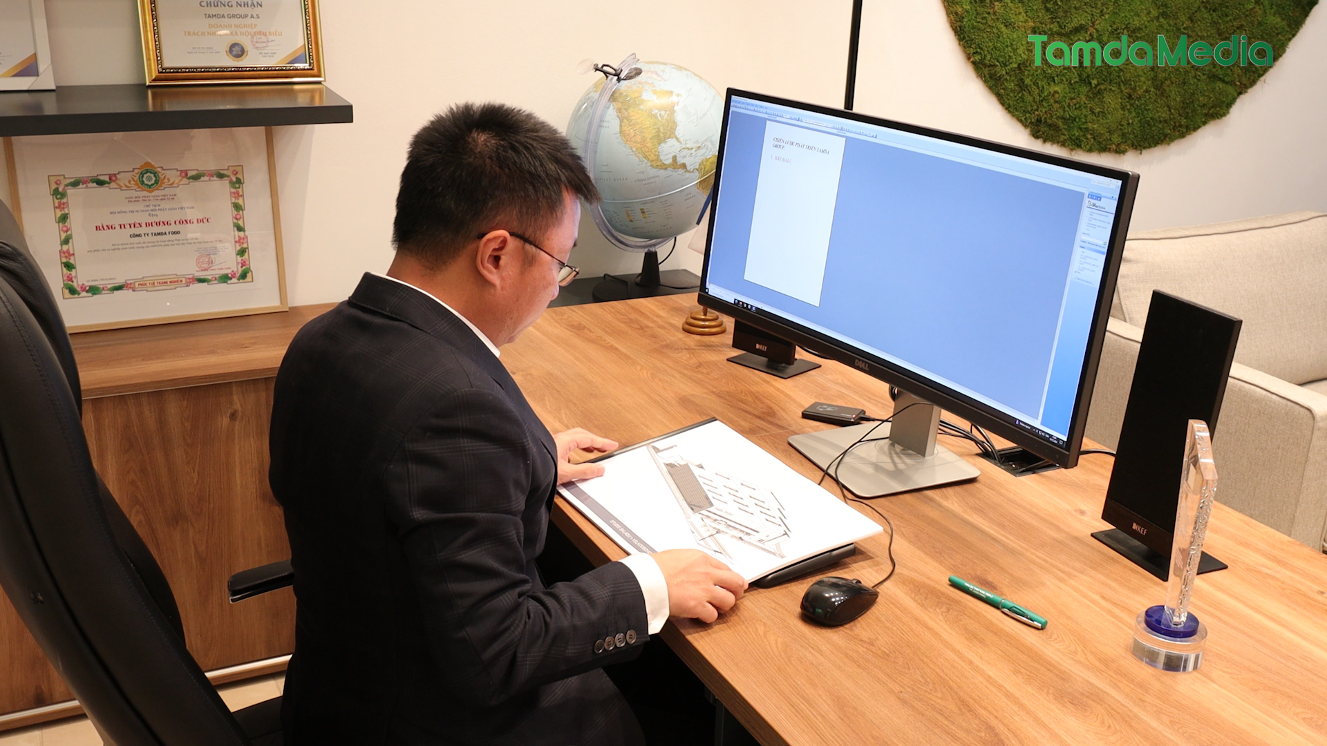 HINH THO.04_23_42_02.Still012.bmp