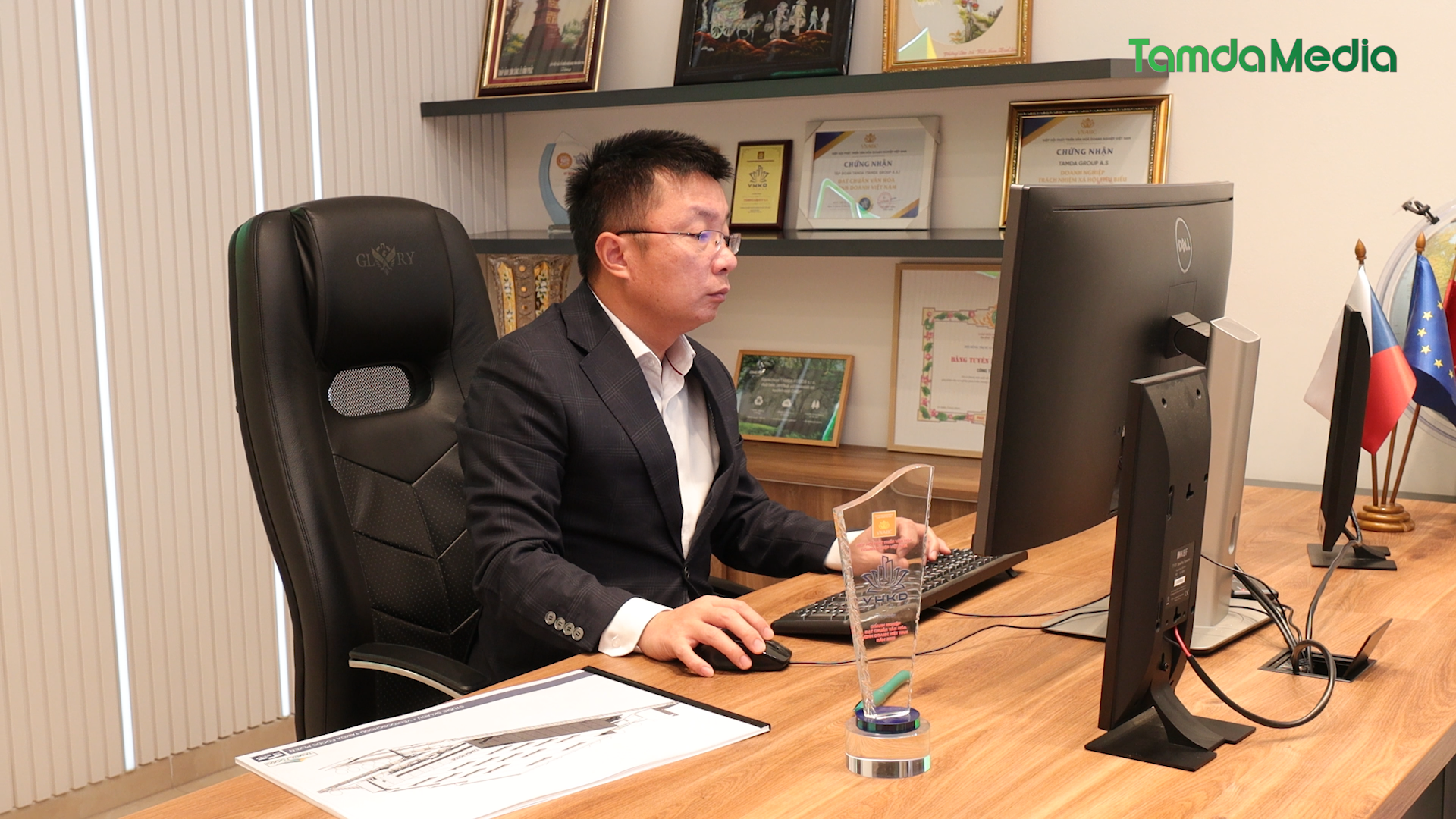 HINH THO.04_24_56_01.Still019.bmp