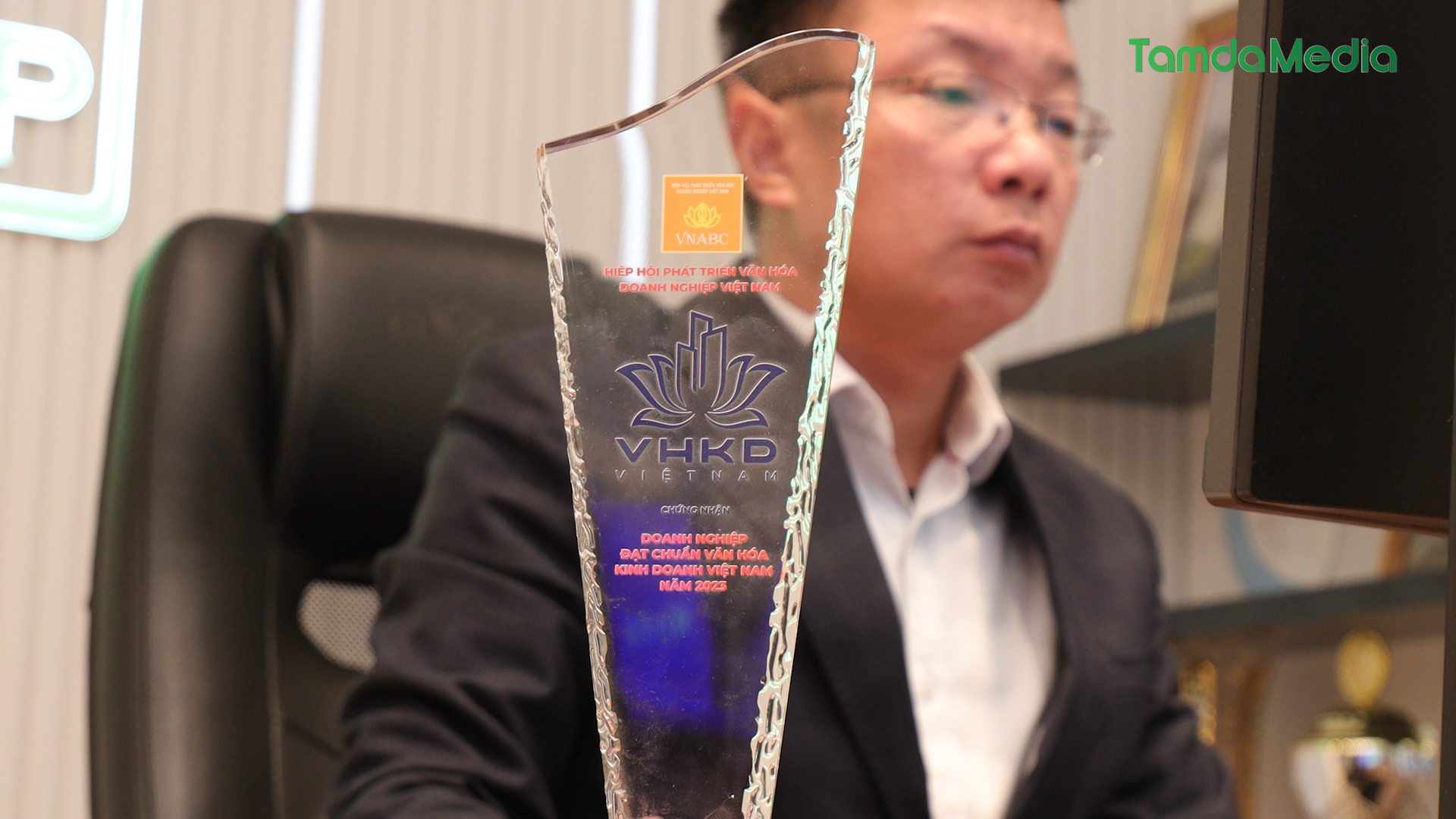 HINH THO.04_25_43_00.Still025.bmp