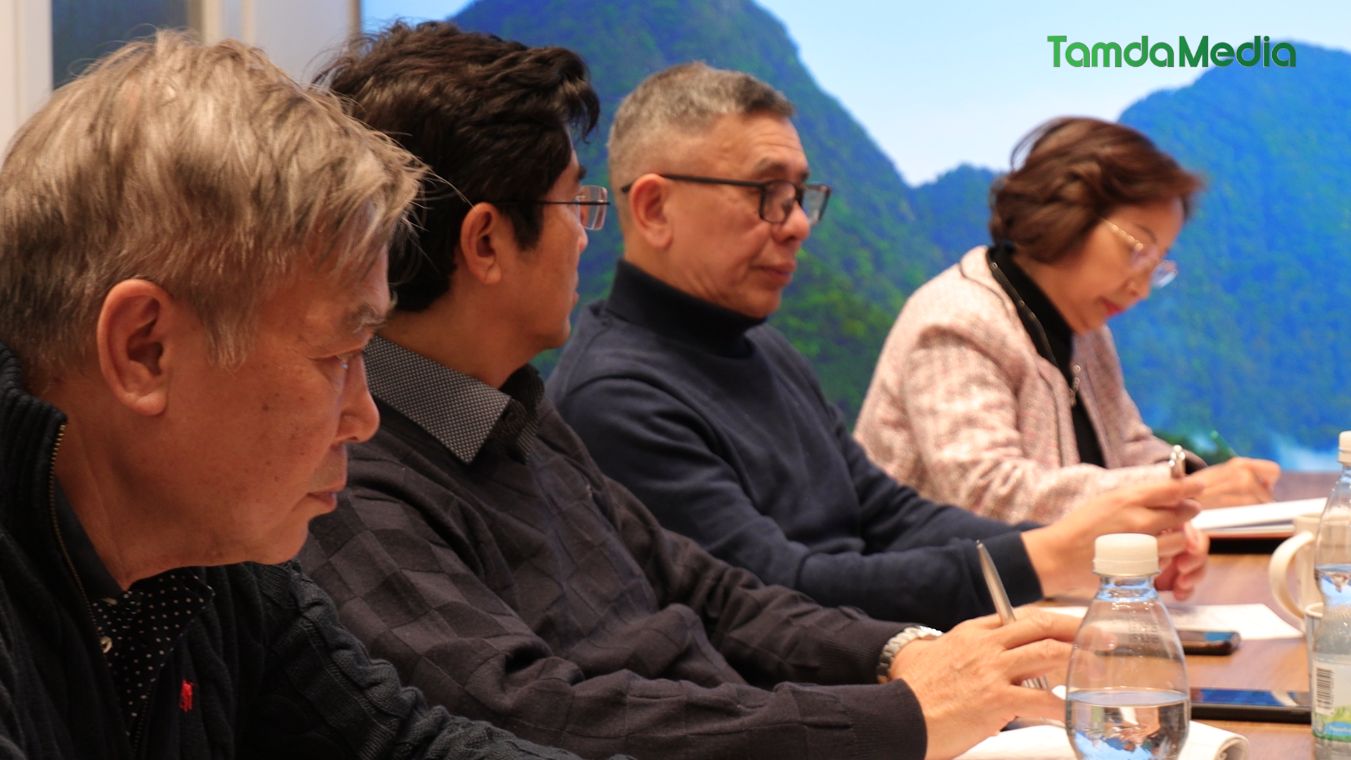 HINH THO.04_29_57_24.Still033.bmp