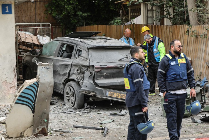 Iran tấn công.jpg