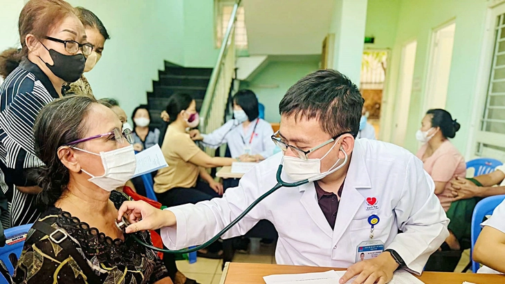 Khám sức khỏe.webp