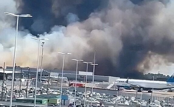 LUP38236c356b_51PE_WEATHER_FRANCE_FIRE.jpg