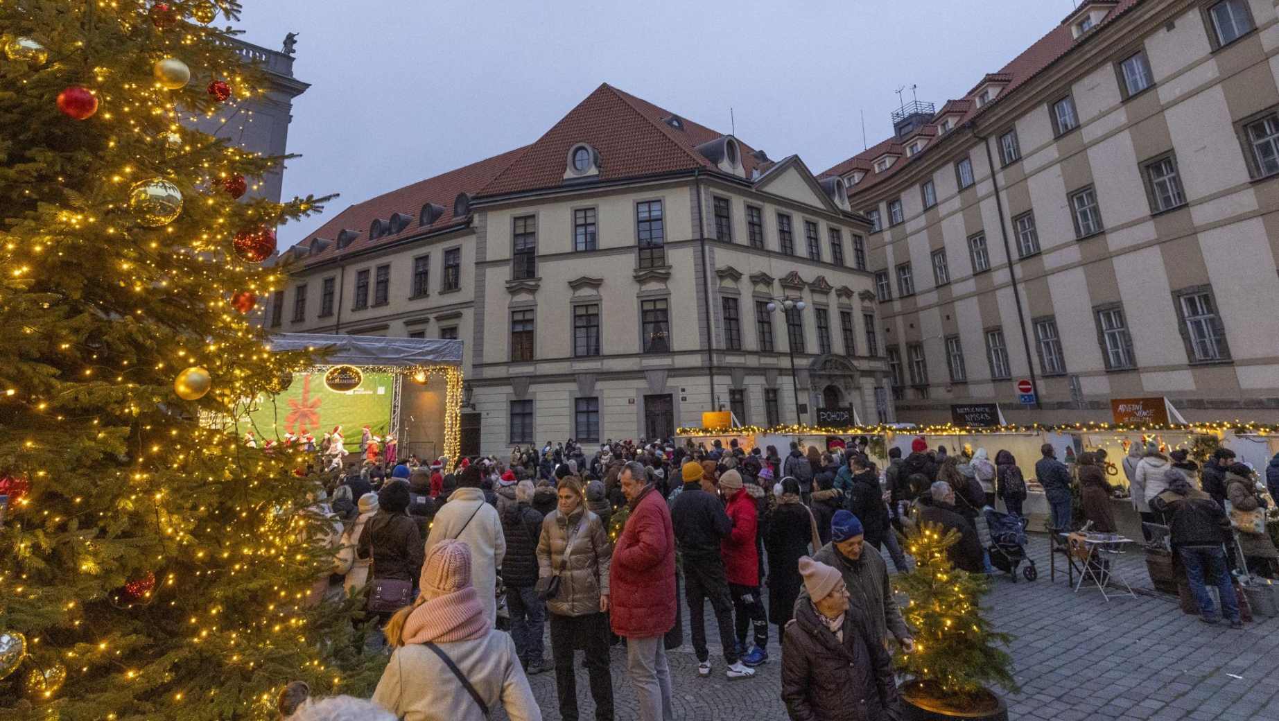 Mariánské-náměstí-christmas-markets.jpg