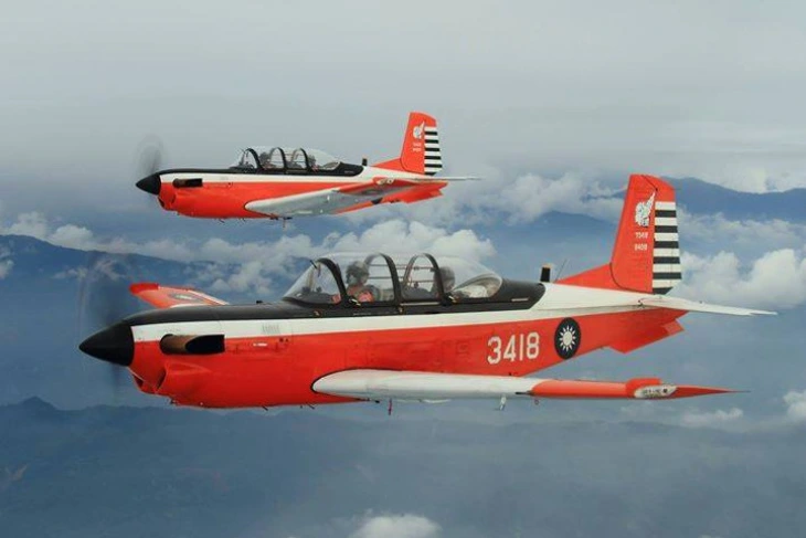 Máy bay qs.webp