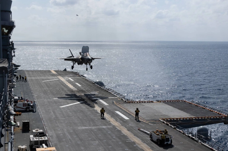 Máy bay thủy quân.webp