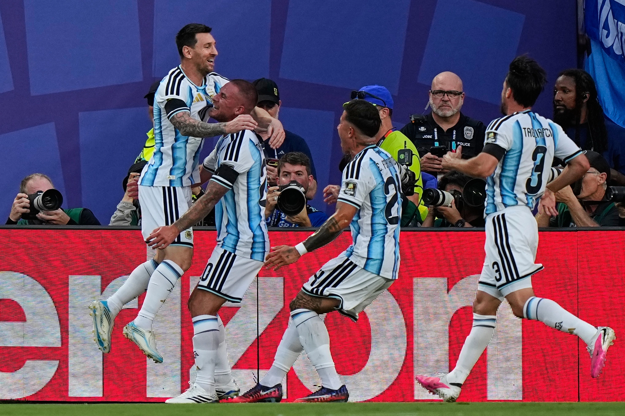Messi kiến tạo.webp
