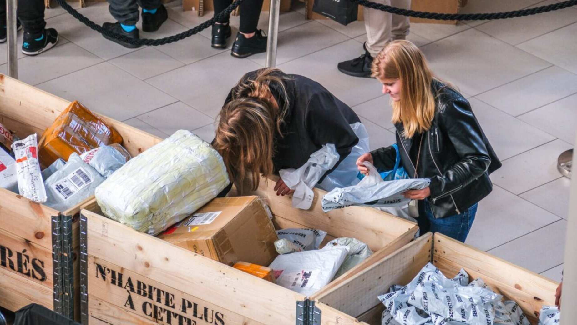 Mystery-Packages-in-Prague.jpg