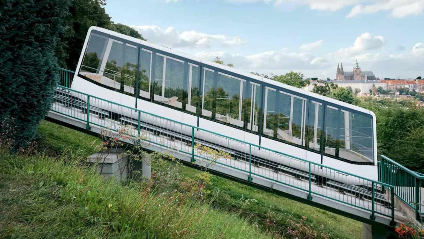 New-Petřín-Funicular-Cars.jpg