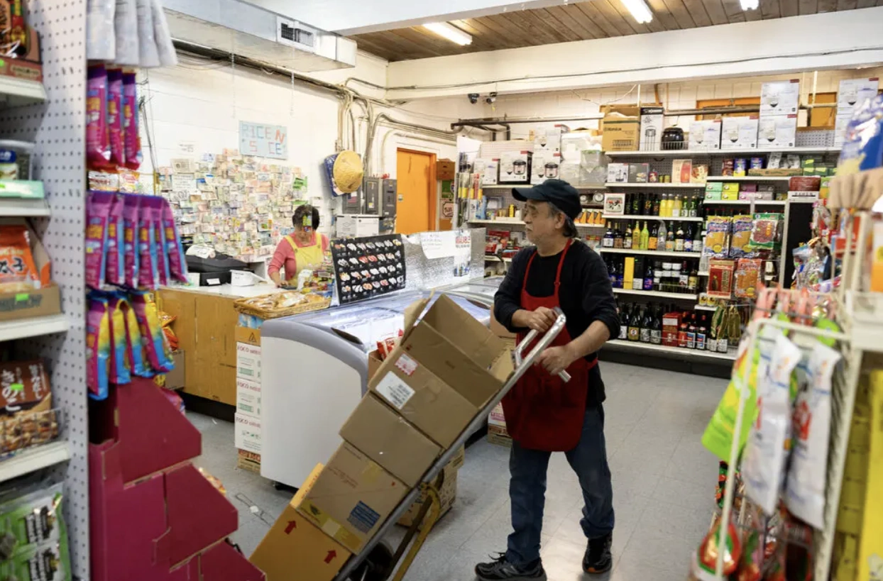 Người châu Á là nạn nhân cướp.webp