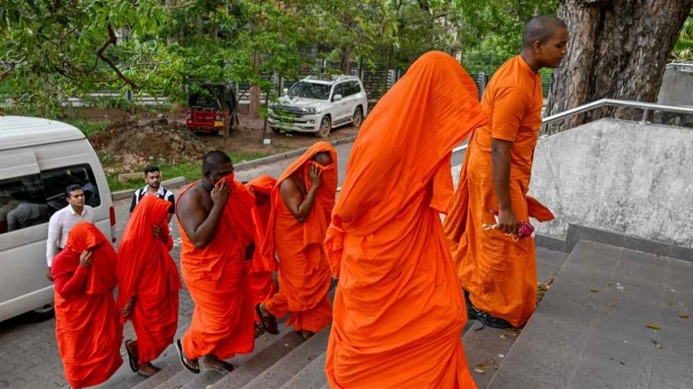 Nhà sư Srilanka.webp