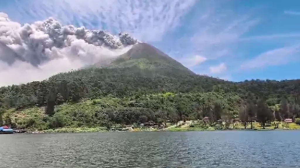 Núi lửa Indo.webp