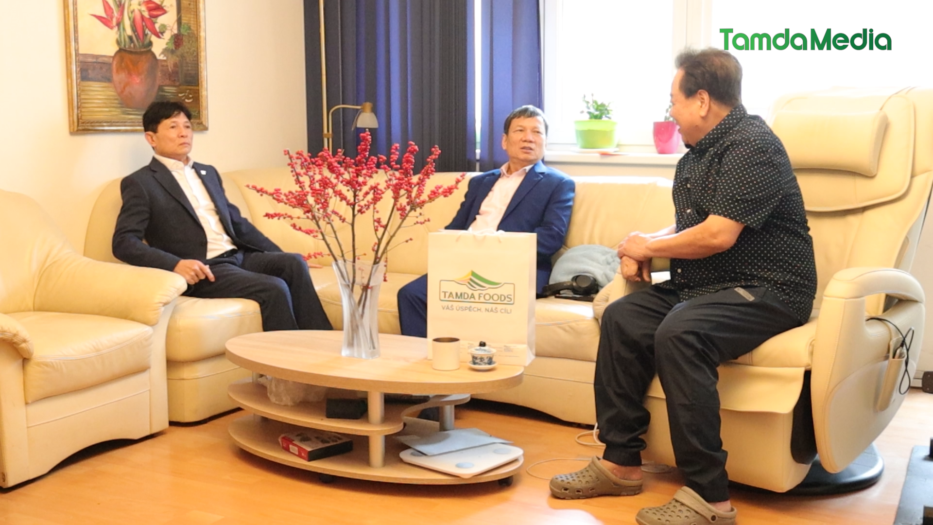 PHONG SU T.00_04_56_22.Still002.bmp