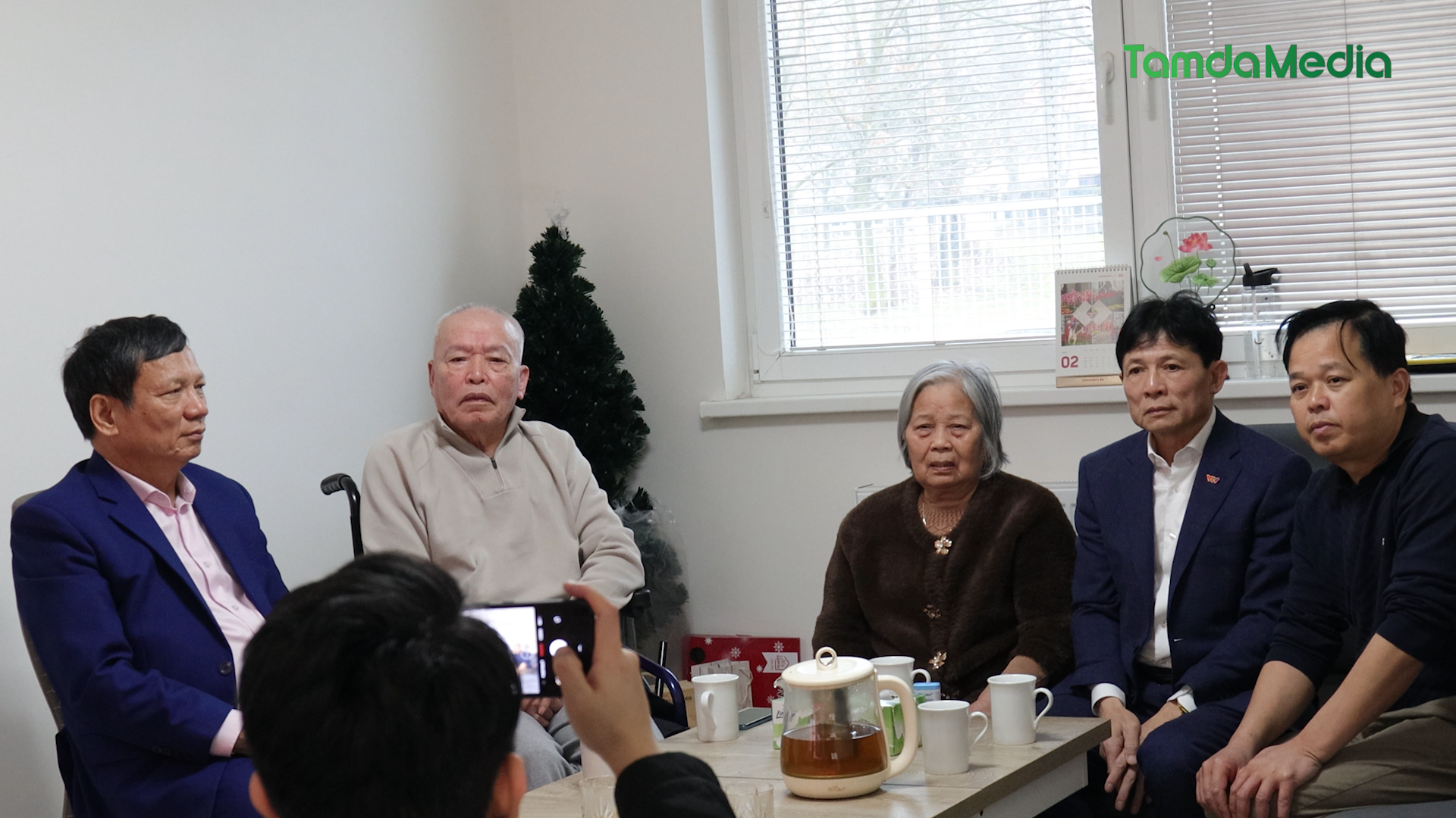 PHONG SU T.00_23_16_23.Still012.bmp