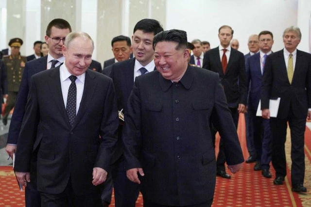 Putin và Kim.webp